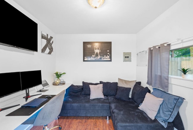 Building Photo - 9810 NE 3rd St