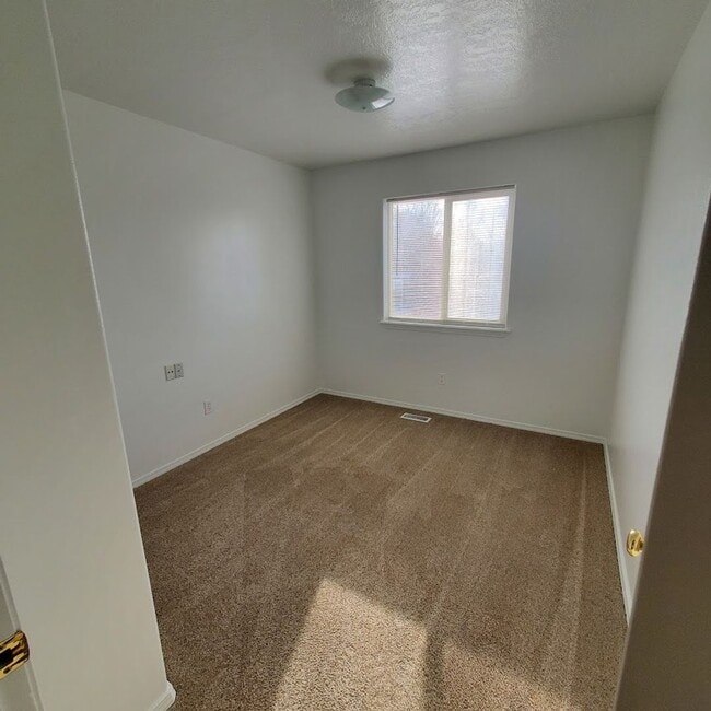 Building Photo - Charming West Boise Home with Spacious Yard and Modern. Prime Location!