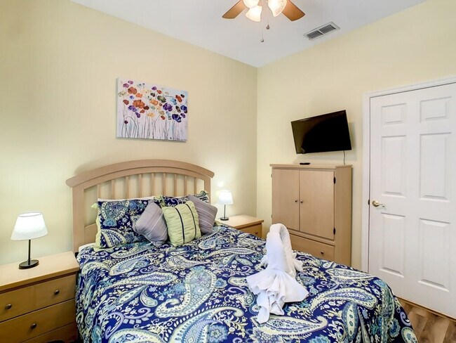 Building Photo - 2356 Silver Palm Dr