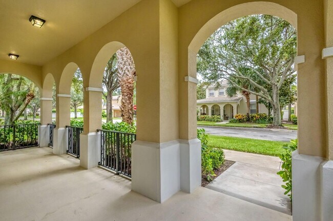 Building Photo - 121 Savona Dr