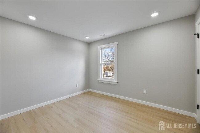 Building Photo - 143 Johnston Ave