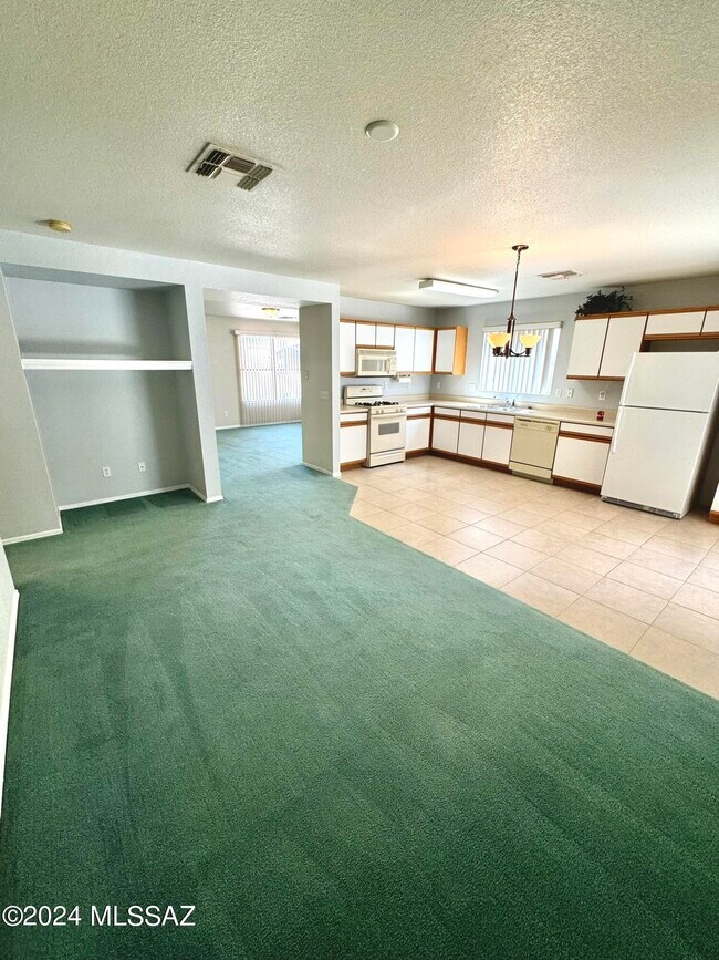 Building Photo - 7846 E Rooner Dr