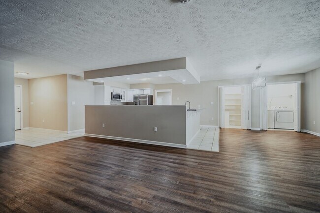 Building Photo - SHORT TERM - Spacious 3-Bedroom home with Wrap-Around Porch