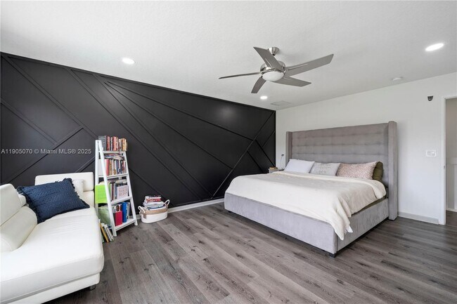 Building Photo - 17125 35th Pl N