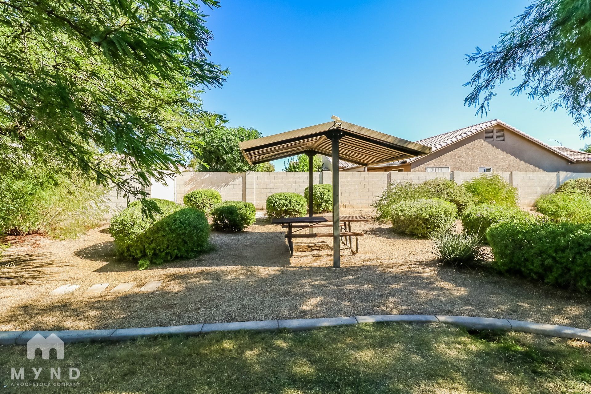 Building Photo - 2303 E Aire Libre Ave