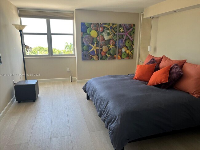 Building Photo - 5701 Collins Ave