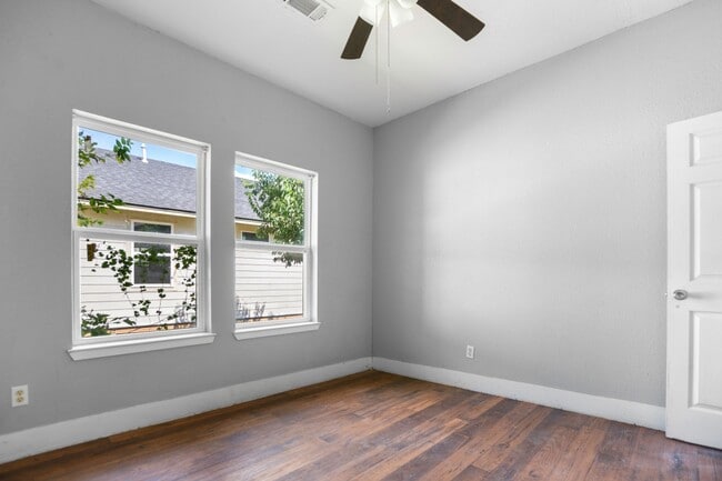 Building Photo - Available Now! Charming 2 Bed / 2 Bath Craftsman Home Near Downtown Waco