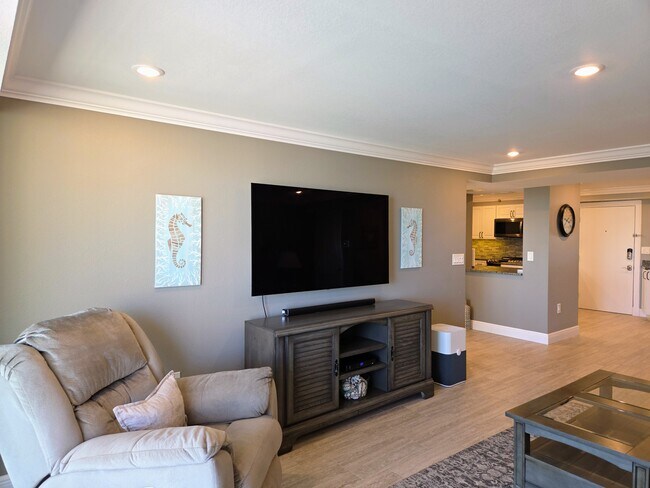 Building Photo - 1 Key Capri