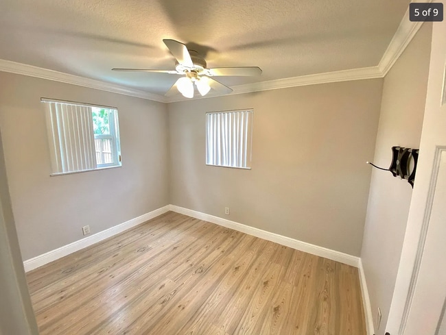 Building Photo - 9457 SW 51st Pl