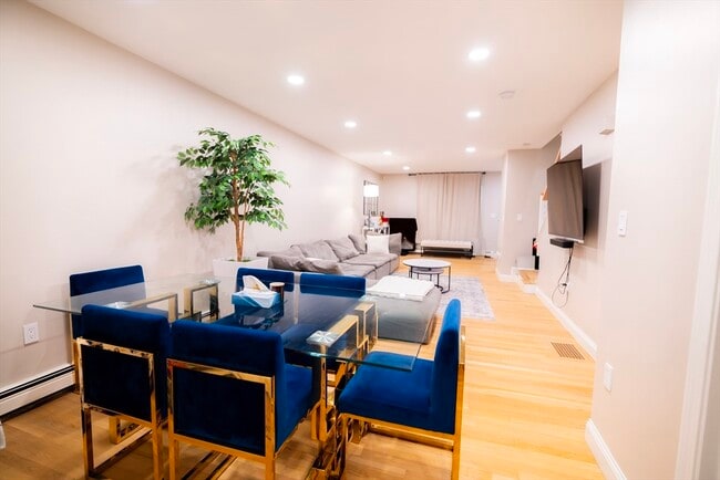 Building Photo - 2 Turning Mill Ln