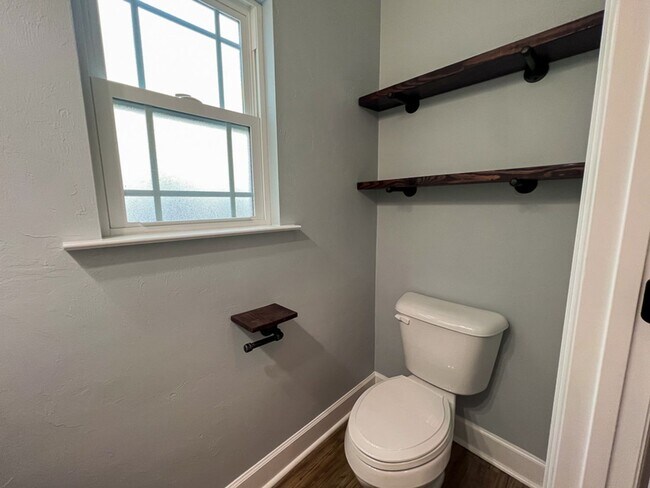 Building Photo - 3BR/2.5BA Townhouse in Sorrento - availabl...