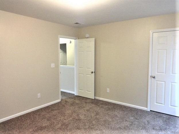 Building Photo - 204 Short Woods Ct