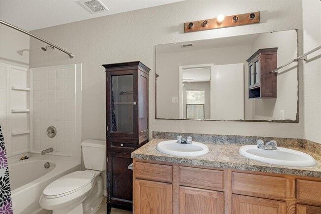 Building Photo - 2619 Chisolm Creek Ct