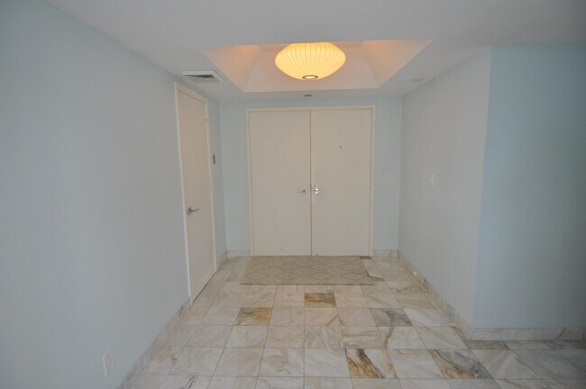 Building Photo - 2660 S Ocean Blvd