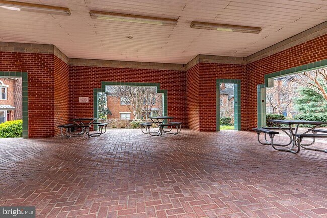 Building Photo - 545 E Braddock Rd
