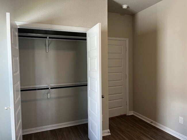 Building Photo - Spacious Single-Story Duplex with Upgraded Kitchen Appliances