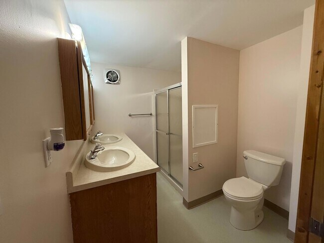 Building Photo - 4212 Beechgrove Dr
