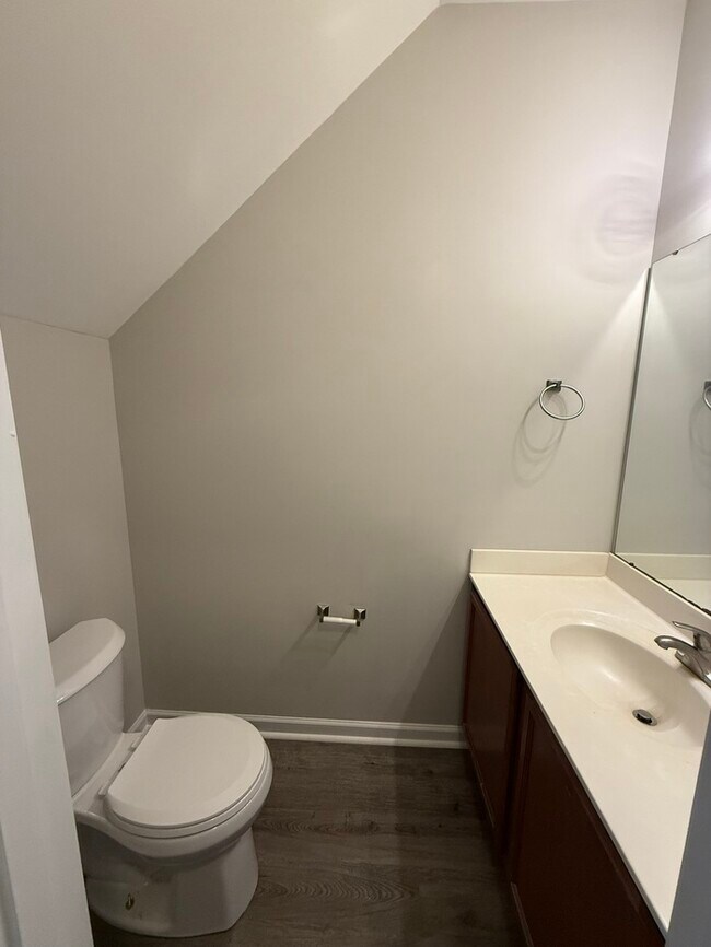 Building Photo - Beautiful 3 Bedroom Town Home! AMAZING CARY LOCATION!!!!