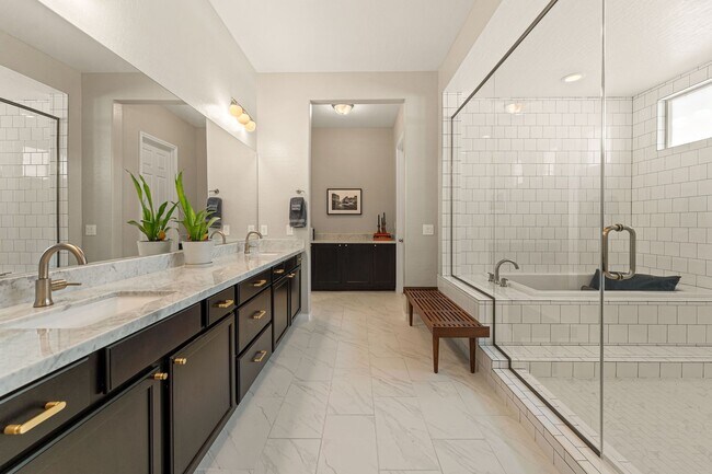 Building Photo - Stunning 5-Bedroom, 4.5-Bath Home in the S...