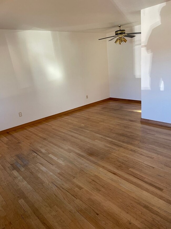 Building Photo - North Central 3 Bedroom Home