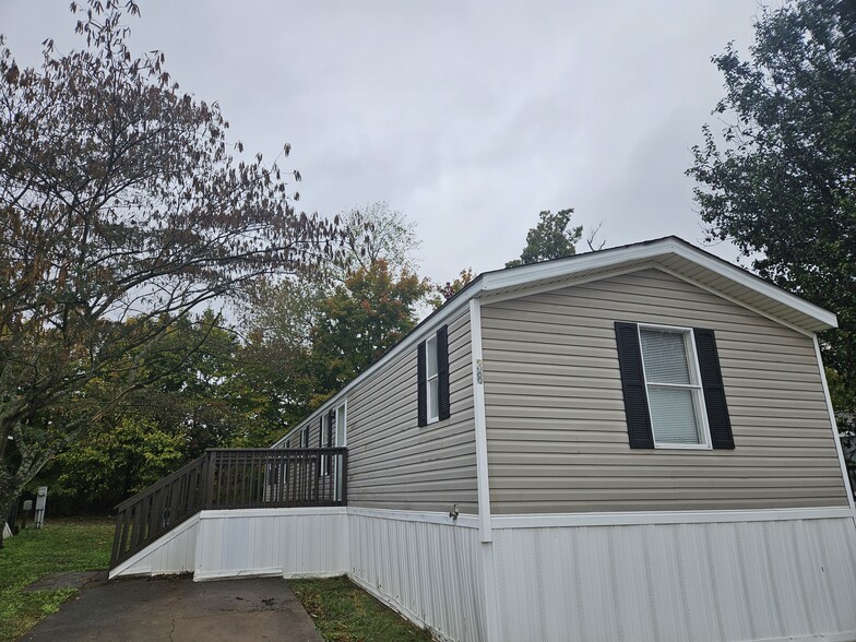 Building Photo - 38 Lynnwood Cir