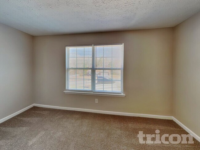 Building Photo - 201 Sandstone Dr