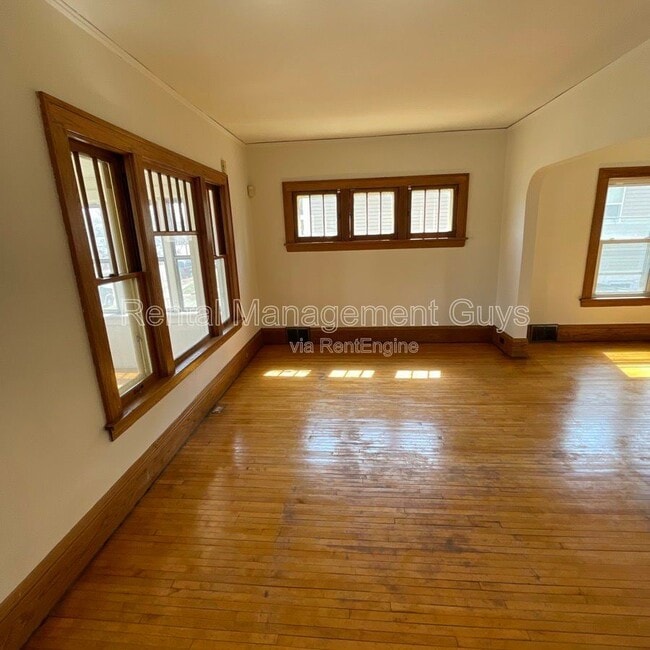 Building Photo - 3245 Russell Ave N