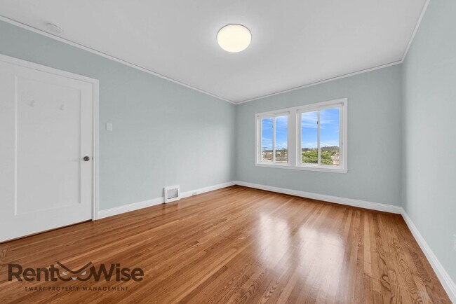 Building Photo - 824 Garfield St