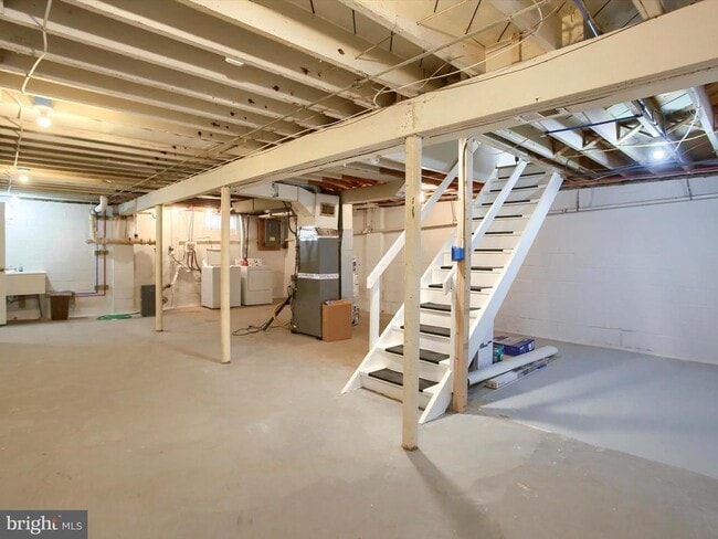 Building Photo - 1300 Strafford Rd