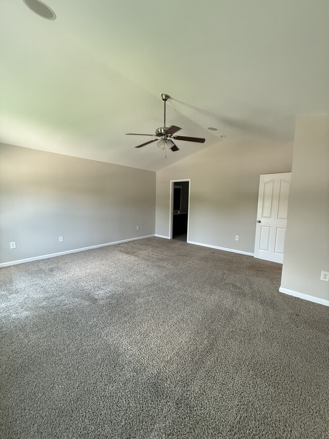 Building Photo - 6855 Coopers Hawk Trail