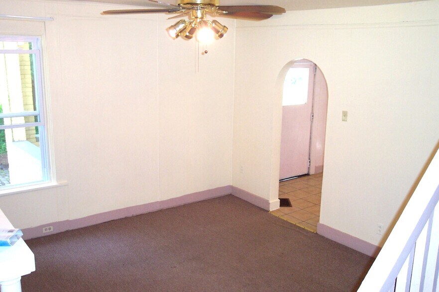 Building Photo - 49 Boundary St