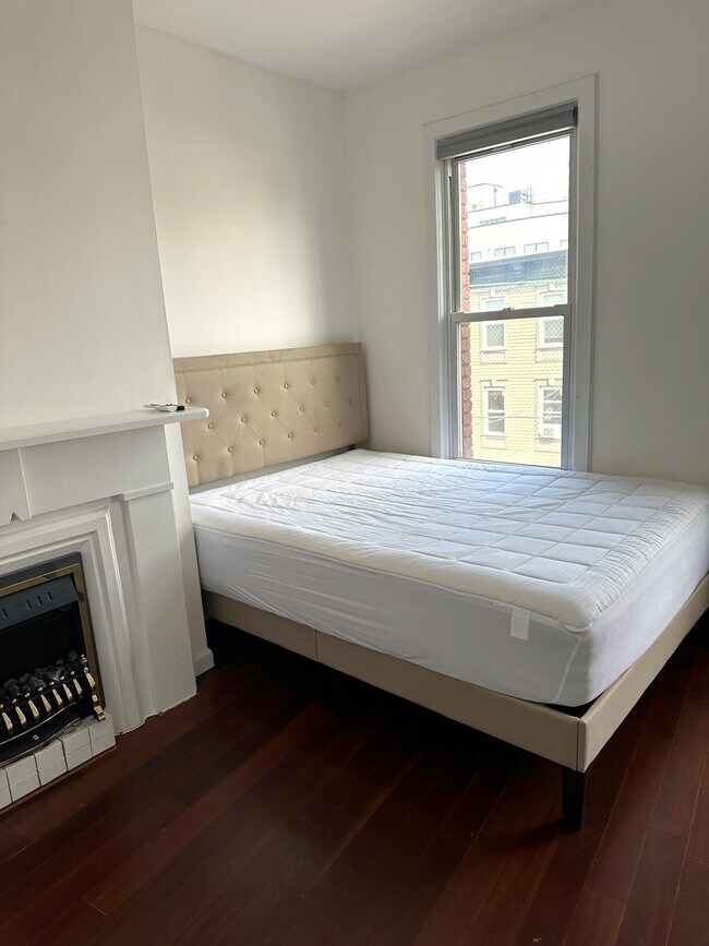 Building Photo - 395 2nd St