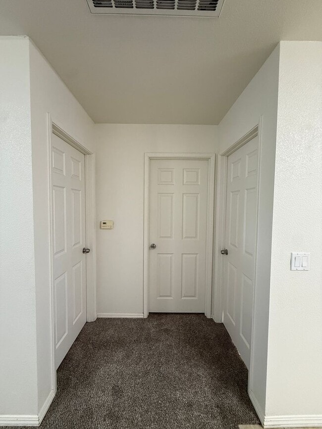 Building Photo - L41900