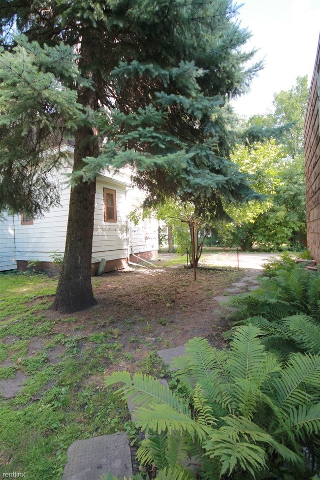 Building Photo - 420 S 6th St