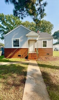 Building Photo - Renovated Home in the Heart of Newport News