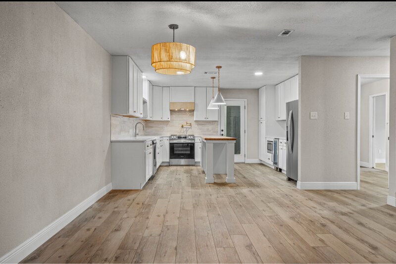 Building Photo - 371 Lakeview Blvd