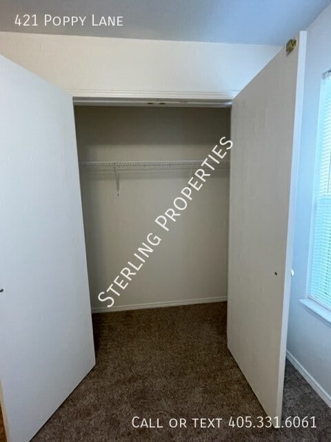 Building Photo - 421 Poppy Ln