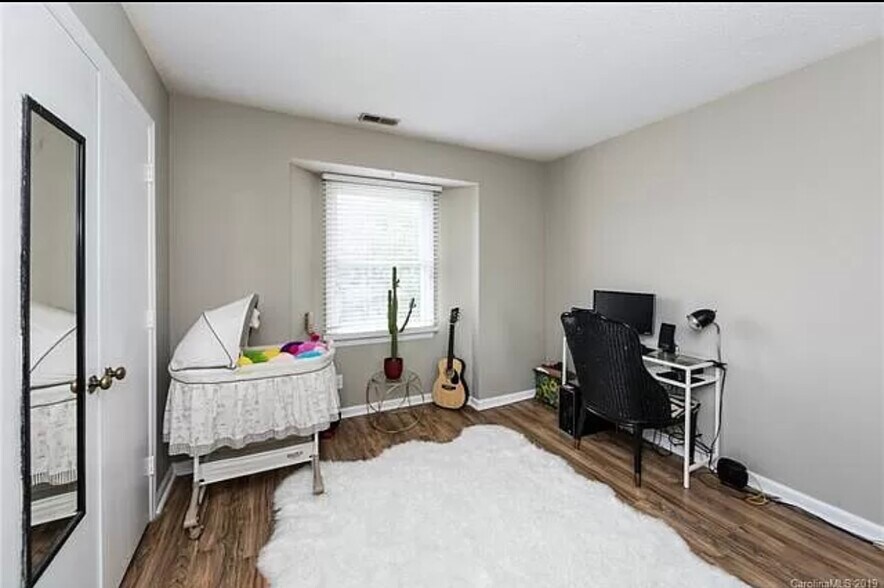 Building Photo - 6145 Meadow Rose Ln Apt K