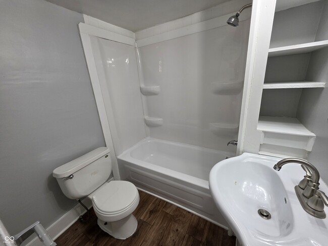Building Photo - 1803 Westview Dr