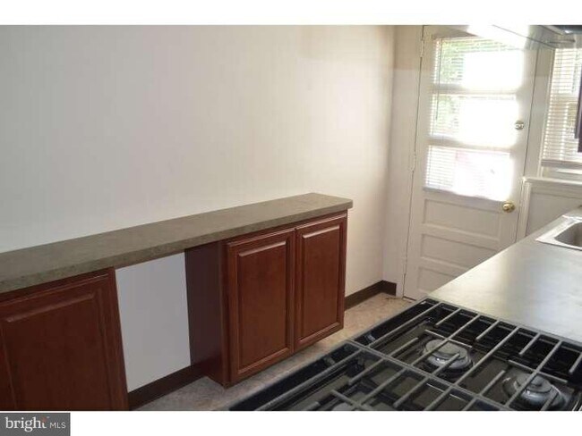 Building Photo - 1401 N Lincoln St