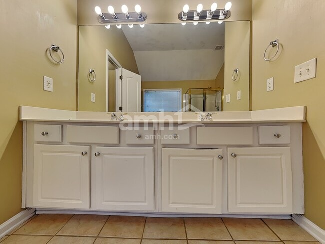 Building Photo - 1701 Hillside Bend Xing