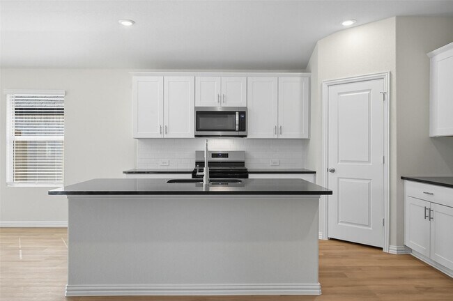 Building Photo - 6605 Creek Edge Cir