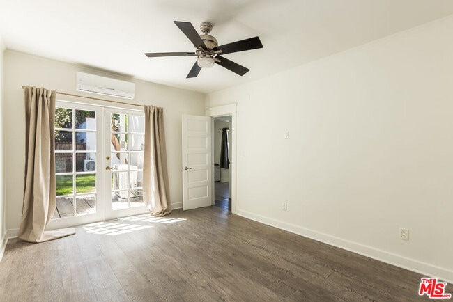 Building Photo - 1553 N Stanley Ave