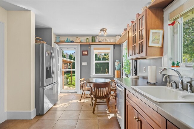 Building Photo - 840 N Farragut St