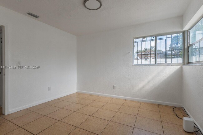 Building Photo - 1301 NE 153rd St