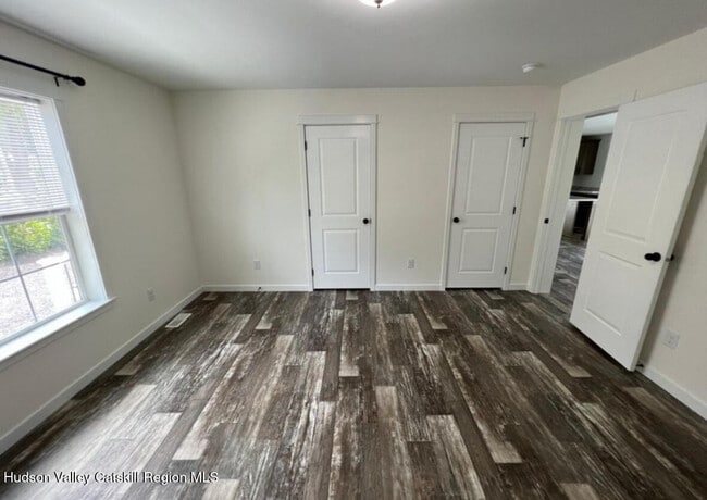 Building Photo - 37 Van Dyck St