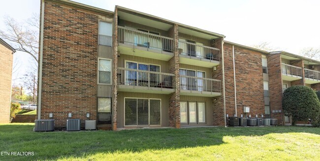 Building Photo - 431 Canberra Dr