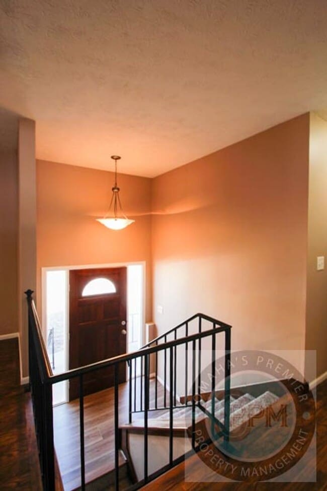 Building Photo - Charming 6 Bed 2 Bath Home Near the Offutt