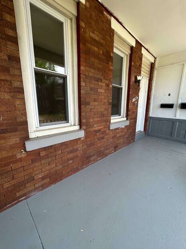 Building Photo - 1458 Kenwood Ave