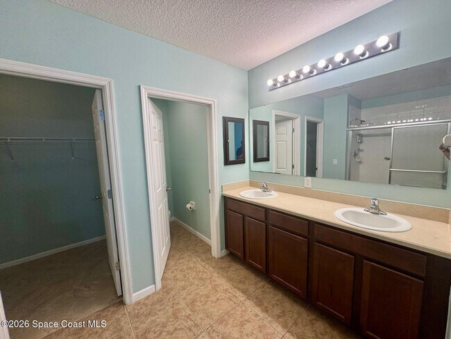 Building Photo - 3750 Aria Dr